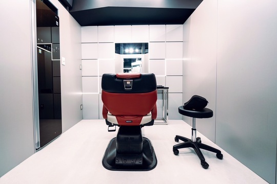 【銀座】≪未経験でも月給26万円スタート≫≪AIで学べるメンズサロン≫≪完全週休2日＆残業ゼロのホワイトサロン≫スタッフファーストの人気店「イケメン製作所 銀座店（イケメンセイサクジョギンザテン）」からアイブロウリストの求人☆★