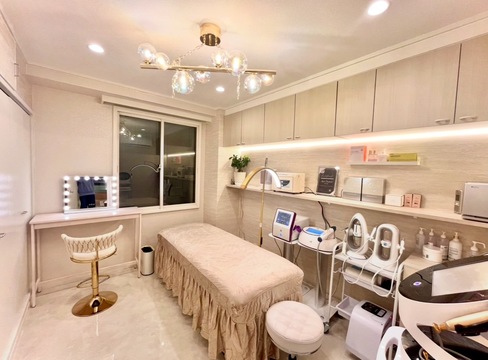 【麻布十番】≪1名のみの募集！≫≪月30万円保障あり≫≪集客の心配なし≫≪土日祝休みOK≫≪髪色・ネイル自由≫すでに一定の売上が担保されている環境で勤務が可能！自分のしたいメニューの導入などもOK！「La Peche（ラぺーシュ）」からアイリスト（まつげエクステ・まつげパーマ・アイブロウ）の求人☆☆