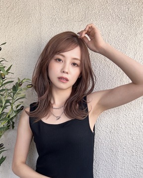 【心斎橋】インフルエンサーなどの有名人も通う人気店！≪スタイリスト平均月給50万円以上≫≪完全週休2日制≫≪社会保険完備≫≪土日休みや連休OK≫人気店のため集客は問題なし！ハイトーンなどのトレンドカラーに挑戦したい方にオススメ！「REAL 心斎橋（レアルシンサイバシ）」からスタイリスト（美容師）の求人☆★