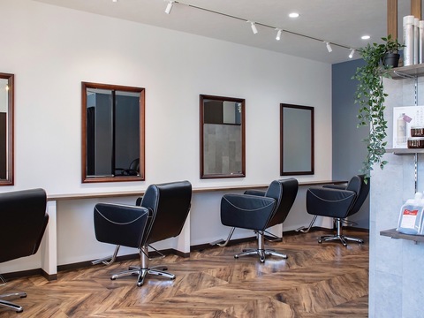 【樟葉】≪完全週休2日制≫≪社会保険完備≫≪縮毛矯正・ストレートが人気≫≪髪質改善≫≪客単価1万超え≫≪高級システムトリートメント使用≫集客抜群の為スタイリスト必見！SNSによる手当もあります！休日数も選択可能！「Albright（オルブライト）」からスタイリスト（美容師）の求人★☆