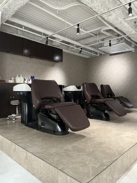 【東心斎橋】≪高還元&自由出勤≫≪保障給月30万円≫≪単価1万円≫高い還元率と高単価により高収入が可能です！フォロワー数万人以上の実力派オーナーが手掛けるプライベートサロン！ショートスタイル・デザインカラーが人気！技術はもちろん、SNSでの自己集客も学べる環境です！「I's（アイズ）」からスタイリスト（美容師）の求人☆★☆