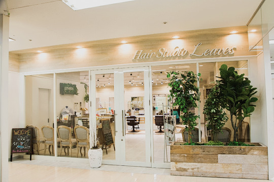 【川口駅】≪正社員・パート・業務委託から選択可能≫≪社会保険完備≫≪土日休み取得可能≫≪独立支援やFC展開あり≫≪フリー40～45％／指名40～50％の高還元率≫40代からでも遅くない！生涯働けるサロン環境で、美容師としての価値を長くお客様に提供できます。チームワーク重視のサロンで人間関係の摩擦も少ない！「Leaves ミエル川口店（リーブスミエルカワグチテン）」からスタイリスト（美容師）の求人★☆