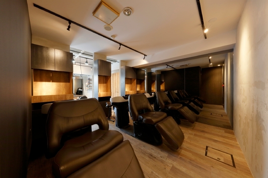 【茶屋町】≪完全週休2日制≫≪社会保険完備≫≪最短1年デビュー可能≫全国展開するトレンド発信する人気サロンのメンズブランド！充実のレッスン環境があり、デビュー後は高収入が可能です！「mens salon Gaudi 梅田茶屋町店（メンズサロンガウディウメダチャヤマチテン）」からアシスタント（美容師）の求人★★