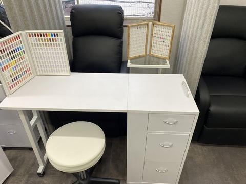 【京橋】スタッフ一人一人のライフスタイルに寄り沿い、皆が働きやすい環境を提供！≪駅チカ≫≪月8～12日から選べる休日数≫≪社会保険完備≫≪髪色、ネイル自由≫≪高単価≫回転重視ではなく、お客様との対話を大切にするアイラッシュ＆ネイルサロン「momo 京橋（モモキョウバシ）」からネイリスト（ネイル）の求人★☆★