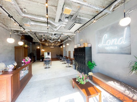 【四日市駅】◆完全週休2日制・社会保険完備◆業界を牽引する大人気トレンドサロンです！他店に負けない技術を習得でき、且つ働きやすさもバッチリ！スタッフさんのやりたいを応援する社風です！働きやすい待遇がオススメ！「Lond castillo 四日市（ロンドカスティーヨヨッカイチ）」からアシスタント（美容師）の求人☆★