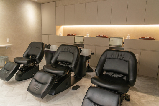 【幕張本郷】≪完全週休2日制≫≪18時半に営業終了≫ブランクを取り戻すための研修体制◎お子様の急な熱などによるお休みにも対応しやすいサロン環境です！地域密着で目の前のお客様に集中できる「Via（ビア）」からスタイリスト（美容師）の求人☆☆