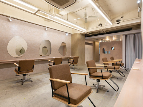 【京橋】≪社会保険完備≫あなたに合わせたカリキュラムで無理なく早期デビューできます◎週3日、自社アカデミーでの営業時間内レッスンだからプライベートもしっかり取れます！入社半年後から有給取得！中途・既卒の方、大歓迎です！「YUCCA 京橋（ユッカキョウバシ）」からアシスタント（美容師）の求人☆★☆