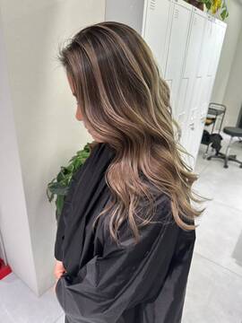 【喜連瓜破】≪未経験・通信生・新卒生歓迎≫≪社会保険完備≫≪最短1年でスタイリストデビュー可能≫≪ウィッグ代半額負担≫≪独立支援あり≫カラー特化型サロン！ハイトーンなどのデザインカラーが人気！充実した教育体制でしっかり学び、成長したい方必見！「Luis 瓜破（ルイスウリワリ）」からアシスタント（美容師）の求人★☆