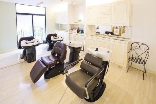 【はなみずき通】≪社会保険完備≫≪完全週休2日制≫≪産休育休実績あり≫好待遇で働きやすさ抜群！しっかりとした教育指導で着実に成長！希望者はヘアー以外の技術も習得できるトータルビューティーサロン「Rian 長久手店（リアンナガクテテン）」からアシスタント（美容師）の求人☆★☆