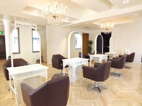 【栄】≪売上の50〜65%還元≫≪単価8000円以上≫≪有名メーカーの薬剤メイン≫しっかりお客様との時間をとれる！なのでリピート率も高く単価も上げやすい♪美容師としてやり甲斐があり稼げるサロンです！「LOUIMADNA（ルイマダーナ）」からスタイリスト（美容師）の求人★☆