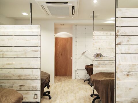 【久屋大通】≪未経験OK・社会保険完備≫充実の福利厚生と選べる雇用形態でライフスタイルに合わせた働き方ができます。「DEE nail×eyelash hisaya（ディーネイルアイラッシュヒサヤ）」アイリスト（アイデザイナー・まつげエクステ）の求人☆☆