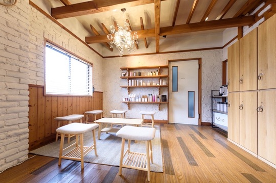 【南安城駅】≪土日休み・連休取得の相談OK≫≪完全マンツーマン≫≪30万円の最低保障給あり≫最低保証給があるので安心して働ける！あなたに合わせた休みの相談も可能なので希望の働き方が可能！「ilo.hair anjo（イロヘアーアンジョウ）」からスタイリスト（美容師）の求人★☆