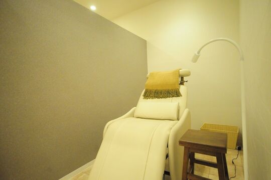 【仲原】≪19時迄の退勤可能・完全週休二日制・月に1度日曜日休みOK≫未経験の方でも研修中は給与あり！！残業をしない主義なのでお仕事・プライベートのメリハリをつける事ができるアイラッシュサロン「albero di glicine（アルベロディグリーチネ）」からアイリスト（アイデザイナー・まつ毛エクステ）の求人☆☆