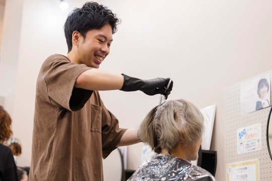 【ファボーレ】■勤務時間外の残業無し・休憩はきっちり1時間確保・産休育休制度あり・社会保険完備・週2日からOK■ママさん美容師が働きやすい環境盛りだくさん！手荒れがある方や長くブランクがある方も大歓迎ですよ！「2026年3月頃、速星周辺の商業施設内にオープン予定のカラー専門店」からカラーリスト（美容師）の求人☆★