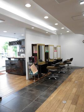 【博多南】平日なら19：00〜19：30ごろに退勤しているのでプライベートの時間も充実！大人女性から大人気の美容室「PALIA 那珂川店（パリア ナカガワテン）」からアシスタント(美容師)の求人☆★