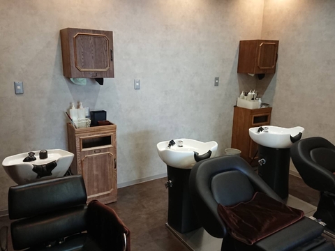 【香芝】≪社会保険完備≫≪1年半でスタイリストデビュー可能≫≪保育費補助あり≫スタッフさんが長く活躍できるような職場環境が整っているので、結婚や出産後にも帰ってくる方が多いんですよ！経験が浅くても、研修体制もバッチリなので安心してくださいね！「OZ f [e.f] (オズエフ)」からアシスタント（美容師）の求人☆★