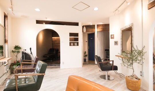 【朝倉街道】早ければ19:00〜20:00内の退勤もアリ！！新しく入社する方には新規のお客様をお任せしていく予定のーガニックヘアサロン「iRIE hair life（アイリーヘアーライフ）」からスタイリスト（美容師）の求人☆★