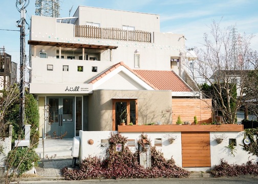 【高砂】≪土日出れない方もOK≫日曜出れなくてもOK！併設のカフェやコインランドリーが日々の負担を軽くして、子どもや自分、家庭のための時間を作ってくれます。女性を応援するヘアサロン「hull（ハル）」からスタイリスト（美容師）の求人☆☆