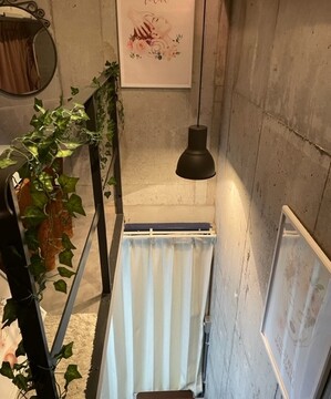 【箕面船場阪大前】≪完全自由出勤≫≪土日休み、連休OK≫≪髪色、ネイル自由≫≪ＷワークOK※要相談≫≪毎月1時間無料でエステ施術が受けられる！≫メニューや料金、コンセプトから自由に作れる！お店を持ってみたい方必見！「lea（レア）」からエステティシャンの求人☆☆