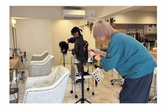 【橘通西】≪社会保険完備≫≪残業ほぼなし≫≪月9日休み≫≪日曜定休日≫≪営業中レッスンOK≫プライベートと仕事を両立したい方へ！プルエクステ＆ファッションカラーが大人気！！若いお客様が中心、ヘアセットのオーダーも多数！スタッフ全員でサロン創りを行いお店を盛り上げるトレンドに強いヘアサロン！「hair studio Material（ヘアスタジオマテリアル）」からスタイリスト（美容師）の求人☆★