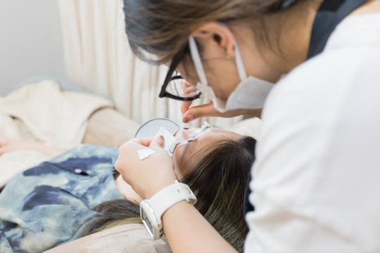 【天文館】≪社会保険完備≫≪月9日休み≫≪賞与あり≫≪残業なし≫≪売上ノルマなし≫アイリストとして長く働きたい方へオススメ！プライベートと仕事の両立可能！新規多数で入客チャンスあり！「R.R Eyelash（アールアールアイラッシュ）」からアイリスト（まつげエクステ・まつげパーマ）の求人☆☆