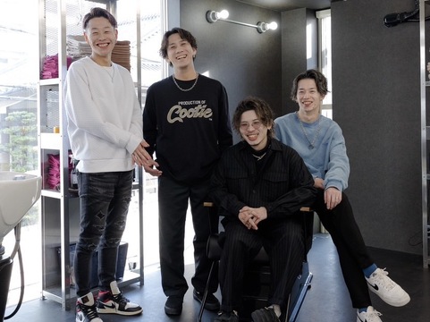 【草津駅】≪メンズ専門サロン≫≪人気集客サイトで注目サロンに選出実績あり≫≪高水準の給与体系で安定の収入が叶うサロン≫≪月8日休み≫≪社会保険完備≫メンズ特化でやりたい方歓迎！全席半個室なので周りを気にせず施術可能ですよ◎「men's salon RIPLAY 草津店（メンズサロンリプレイクサツテン）」からスタイリスト（美容師・理容師）の求人★☆