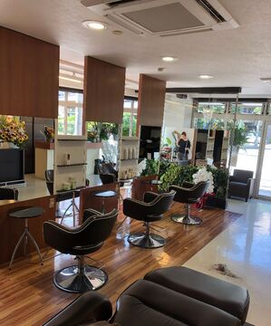 【筒井】≪社会保険完備・営業時間18:00迄・ヘアセットが学べる≫大人女性に愛されているアットホームサロン「育てよう、人の和」をテーマにあたたかいサロン作りに取り組んでいる「Chic Hair 大野城店（シークヘアーオオノジョウテン）」からアシスタント（美容師）の求人☆★