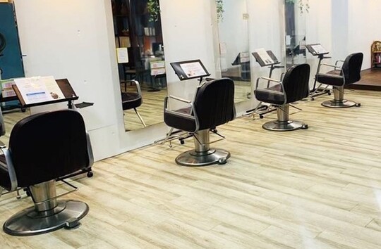 【河内磐船】≪完全週休2日制＆社会保険完備≫≪賞与あり≫≪教育カリキュラムも整っており2年以内にJr.スタイリストデビューが目指せる≫≪ママさん美容師も大歓迎≫店舗展開も計画中で勢いのある人気サロン！「Jade voir（ジェイドボワール）」からアシスタント（美容師）の求人☆☆