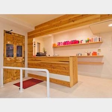 【豊中】≪完全週休二日制≫≪駅チカ≫≪ブランク明けの方でもOK≫≪年間120日以上≫たくさんの休日が豊富！プライベートが充実できる環境ですUNIVER logos（ユニバー ロゴス）からスタイリスト（美容師）の求人☆☆