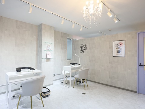 【天王寺】≪16時までの勤務可能≫≪髪色・ネイル自由≫≪男女を問わず応募歓迎≫≪未経験OK≫≪ママさんの応募歓迎≫スクール併設、技術をしっかり学べます！「Nail&Eye salon ruru（ネイルアンドアイサロンルル）」からネイリスト（ネイル）の求人☆★