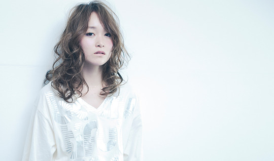 【阪急高槻市駅】≪白基調のオシャレな内装≫≪完全週休2日制≫≪社会保険完備≫口コミ平均も高い人気サロン！「Re Caspell（リキャスペル）」からスタイリスト（美容師）の求人☆★