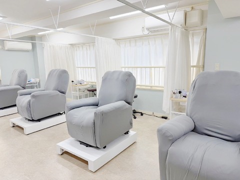 【渋谷】≪社会保険完備≫≪月9日休み≫≪月給25万円～≫≪年間休日107日≫≪ブランクがある方でもOK≫アイリスト経験を活かして働ける、やりがいのある職場！Une fleur MIROH（アンフルールミロ ）のインストラクター・講師（まつげパーマ・アイブロウ）求人☆☆