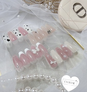 【赤坂】≪社会保険完備≫≪髪色、ネイル自由≫≪月給28万円～≫≪客層20代メイン≫≪土日休みOK≫≪客単価7000円以上≫サロンワーク経験ある方募集中！流行だけではなく、本質的な美しさを丁寧に発信し続けるサロン！「Etoi Nail Tokyo（エトワネイルトウキョウ）」からネイリスト（ネイル）の求人☆☆