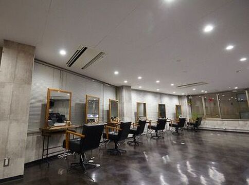 【枚方市駅】≪正社員・パート・委託の働き方が選べる≫≪初月はフリー指名共に50％還元≫≪マンツーマンor掛け持ちを選択できる≫稼ぎたい方も自分の時間を大切にしたい方もあなたの働き方に合わせて働けるサロン！集客も好調で顧客0の方でも安心して働いていける環境です！ブランクのある方やママさん美容師も歓迎！働きやすく稼げるサロン「to mee（トゥーミー）」からスタイリスト（美容師）の求人★☆