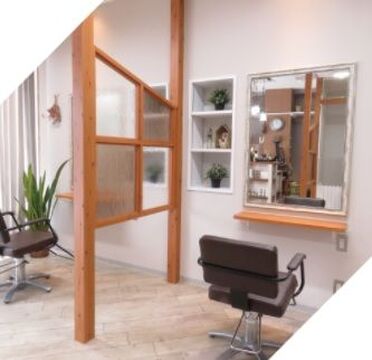 【山王】≪社会保険完備・月給23万円スタート・月8日休み・勤務時間や休日数の相談OK・業務委託やパートも同時募集≫スタッフの働きやすさを大切に！様々な福利厚生を整えています！幅広い世代のお客様から愛される地域密着型ヘアサロン「porto produced by teatro hair salon（ポルトプロデュースドバイティアトロヘアサロン）」からスタイリスト（美容師）の求人☆★