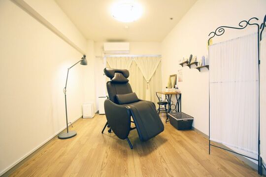 【津久野】≪完全週休2日制≫≪社会保険完備≫≪19時に退勤可能≫地域密着型の超アットホームサロン！19時閉店 私服勤務OK！髪型自由！おしゃれをして働けます「Lagoon（ラグーン）」からアイリスト（アイデザイナー・まつ毛エクステ）の求人☆☆