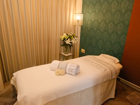 【垂水】≪ノルマなし≫≪16時迄に退勤OK≫≪ママさんの応募OK≫≪ブランクある方でもOK≫≪研修期間でもお給料あり≫最新機器を取り入れ、丁寧な熟練技術でお客様からも定評があります！「Salon de Lopes（サロンドルポス）」からエステティシャンの求人☆☆