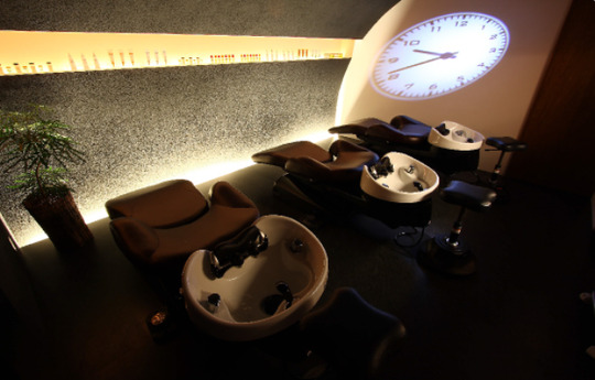 【王子公園】≪フリー入客のチャンスあり≫≪マンツーマン施術≫≪単価1万円前後≫≪平均18時頃退勤≫正社員・パート・アルバイトから選択OK！カットカラー2時間枠でじっくりお客様と関われる地域密着型サロン！「Ca livio HAIR（カリビオヘアー ）」からスタイリスト（美容師）の求人☆★☆