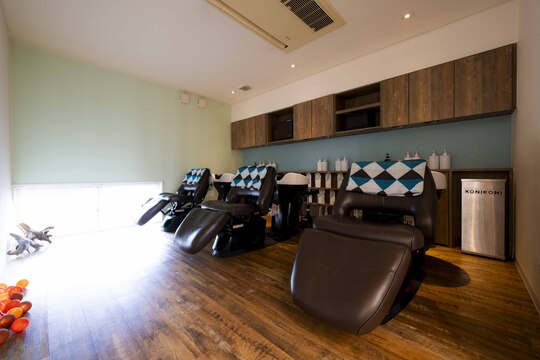 【新発田駅】◆未経験・通信生・新卒生歓迎・住宅手当あり・営業時間18時まで・日曜定休あり・月8,9日休み・社会保険完備・営業時間内レッスンOK◆美容師の地位向上を掲げ、年々条件が充実！今までの美容室にはない働き方と待遇でお待ちしています！「Hair Life KONIKONI（ヘアーライフコニコニ）」からアシスタント（美容師）の求人☆★