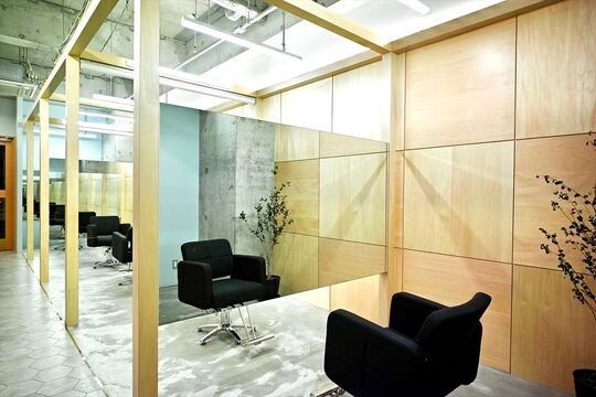 【千早駅】《社保完備・年間休日101日・平日退勤17～18時・日曜日定休あり・個人店・産休育休あり・小規模少人数・デビュー1年半》女性が活躍できる環境が整っている！長く働けるアットホームな美容室ROBE HAIR（ローブヘアー）からアシスタント（美容師）の求人☆★☆