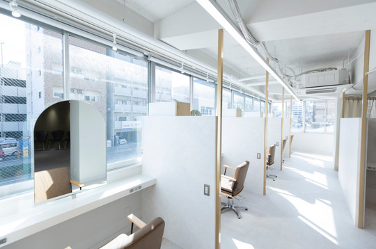 【JR姫路】≪未経験・通信生・新卒生OK≫≪メンズサロン≫≪完全週休2日≫≪実働8時間≫営業中レッスンを推奨しているため、レッスン残業はほとんどなし！技術講師を行う先輩スタッフから教われる教育環境！「SLASH ivory（スラッシュアイボリー）」からアシスタント（美容師）の求人☆★