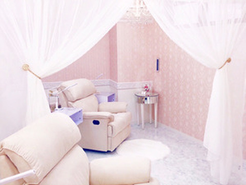 【京成成田】≪日祝休みOK≫≪未経験・通信生・新卒生歓迎≫≪デビューまで最短2カ月≫研修中もお給料ありだから安心！アイリストとして成長したい方もここで挑戦しませんか？経験者の方も大歓迎！「Tiara Luxe成田富里店（ティアラリュクスイオンタウンナリタトミサトテン）」からアイリスト（まつげエクステ・まつげパーマ・アイブロウ）の求人☆☆