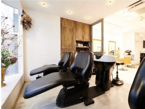 【三鷹駅】≪未経験、新卒生、通信生OK≫≪社会保険完備≫≪営業時間内レッスンOK≫≪ヘッドスパがウリ≫長くお客様とスタッフの人生に寄り添いながら成長できるサロン！デビューまでのカリキュラムもしっかり整っている為、未経験でも安心してスタイリストを目指せます。「roon（ルーン）」からアシスタント（美容師）の求人☆★