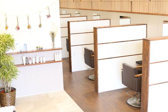 【古川橋】≪17時閉店≫≪全席半個室≫≪完全週休2日制と週休3日制の選択制≫≪社会保険完備≫客単価13000円ほどの高単価髪質改善サロン！成人式の着付けやセットに携われる！入客チャンスあり！安心して長く活躍できる環境で働きませんか ？「TOM HAIR DESIGN 古川橋店 (トムへアーデザインフルカワバシテン)」からスタイリスト（美容師）の求人☆★☆