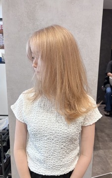 【高槻駅】≪完全週休2日制≫≪社会保険完備≫≪平均客単価10000円≫≪マンツーマンで施術≫カットカラーの施術時間は2時間枠でゆとりを持って施術が出来る！デザインカラーやハイライトのオーダー比率が高いサロン！正社員と委託の働き方を選択可能！土日休み可能なので、プライベートの時間も確保しやすいですよ！「kashi（カシィ）」からスタイリスト（美容師）の求人☆★☆