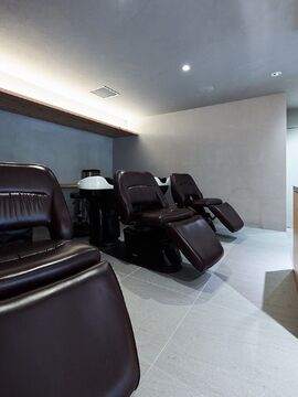 【千里中央】≪月給23万円スタート≫≪完全週休2日制≫≪18時台に退勤可能≫≪社会保険完備≫≪売上の30％還元で高収入も可能！≫大型連休が多く家庭がある方や、地方出身の方にもうれしい！働きやすさを重視した環境抜群の良いお店「Bouquet Hair Designer’s（ブーケヘアデザイナーズ）」からスタイリスト（美容師）の求人☆★