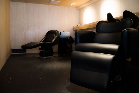 【天満橋】≪月7,8日休み≫≪デザイン力が身に付く≫美容師としてしっかり成長できるサロン！あなたの夢を全力でサポートしてくれます！おしゃれで開放的な店内がお客様にも好評な人気サロン「ieri（イエリ）」からスタイリスト（美容師）の求人☆★