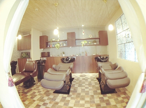 【立川駅】■正社員・業務委託の選択制■月給25万円〜■月8日休み以上相談可能■社会保険完備■幅広いメニューと薬剤のラインナップ！あなたのライフスタイルや希望に合わせた働き方が可能です！allu（アリュー）からスタイリスト（美容師）の求人☆★