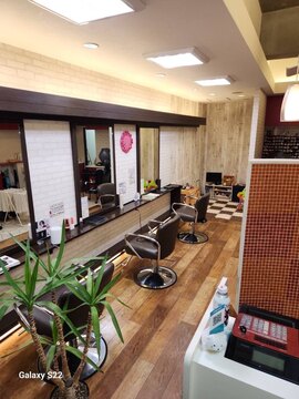 【大橋】★車通勤OK・早上がり制度あり・日曜日お休みアリ・社会保険完備・平均退勤時間19～20時・サロンワーク中心・ママさん歓迎★お子様の急なお迎えなどもスタッフ全員でサポートします！お客様との距離が近いのでしっかり関わる事が出来ますよ♪レッスンは営業中に行う地域密着型×少人数制サロン「jumina（ジュミナ）」からアシスタント（美容師）の求人★☆★