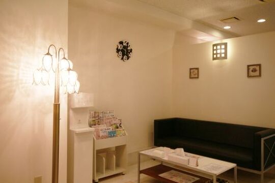 【東梅田】笑顔をたくさんもらえるお仕事がしたい、そんな方におすすめ！業界未経験でも美容に興味があるという、ちょっとしたきっかけでもOK！≪社会保険完備≫≪19時終業≫≪安心の研修体制≫長く働ける充実の福利厚生＆お給料体制「ジュリア・オージェ梅田店（ジュリア・オージェウメダテン）」からエステティシャンの求人☆☆